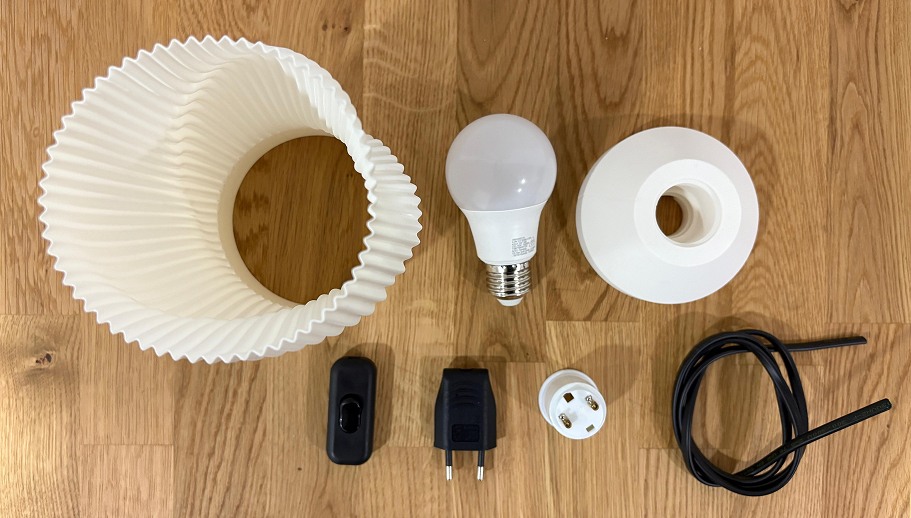 The kit: printed shade, bulb, base and cable